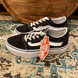 Platform women’s vans 5.5 with tags!